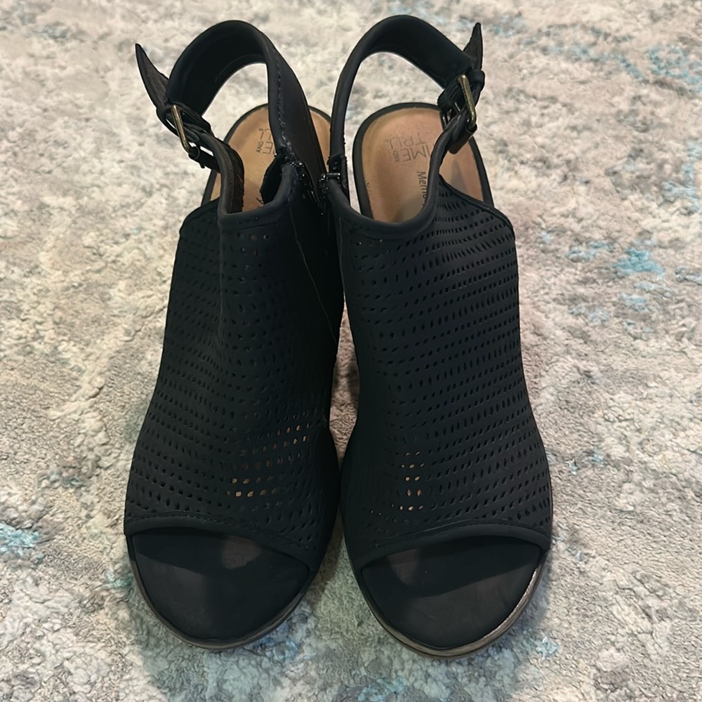Women’s Time and Tru Heeled Sandals, Size 7